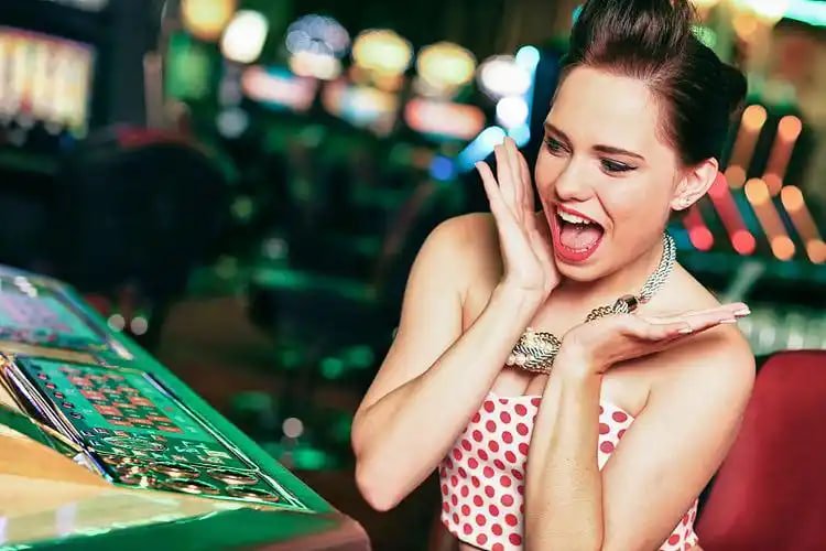 Filipino players enjoying sports betting and casino games on th777